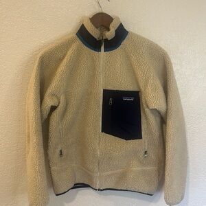 Patagonia Women’s Fleece Beige W/ Blue Zip-Up.